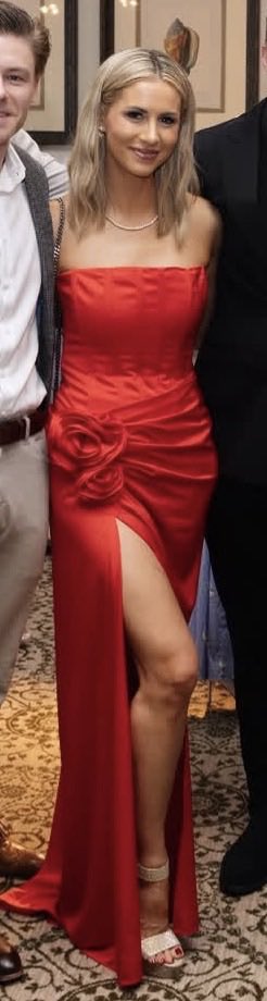 Leg453's tweet photo. Laura Rutledge's leg looking particularly fine https://t.co/3qag7TLK2k