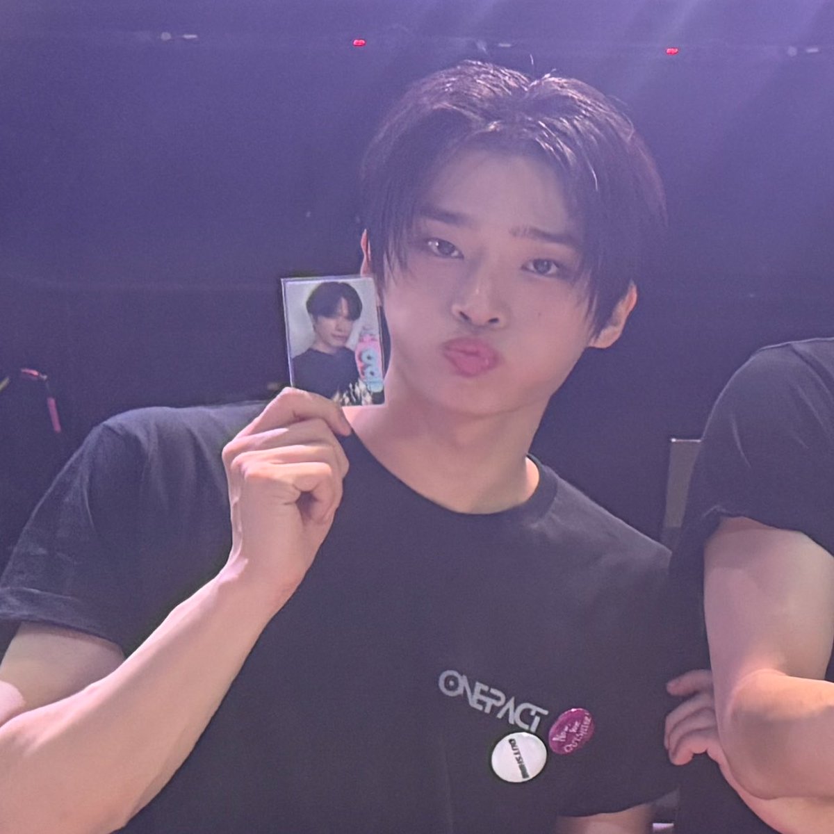 jaywooxy's tweet photo. me bringing Jay pcs for my group photo and everyone suddenly pretending they don’t know who Jay is “who is this dude?” And me going “just some guy i found on the street” 🤡🤡 https://t.co/A6UDxO2rbd