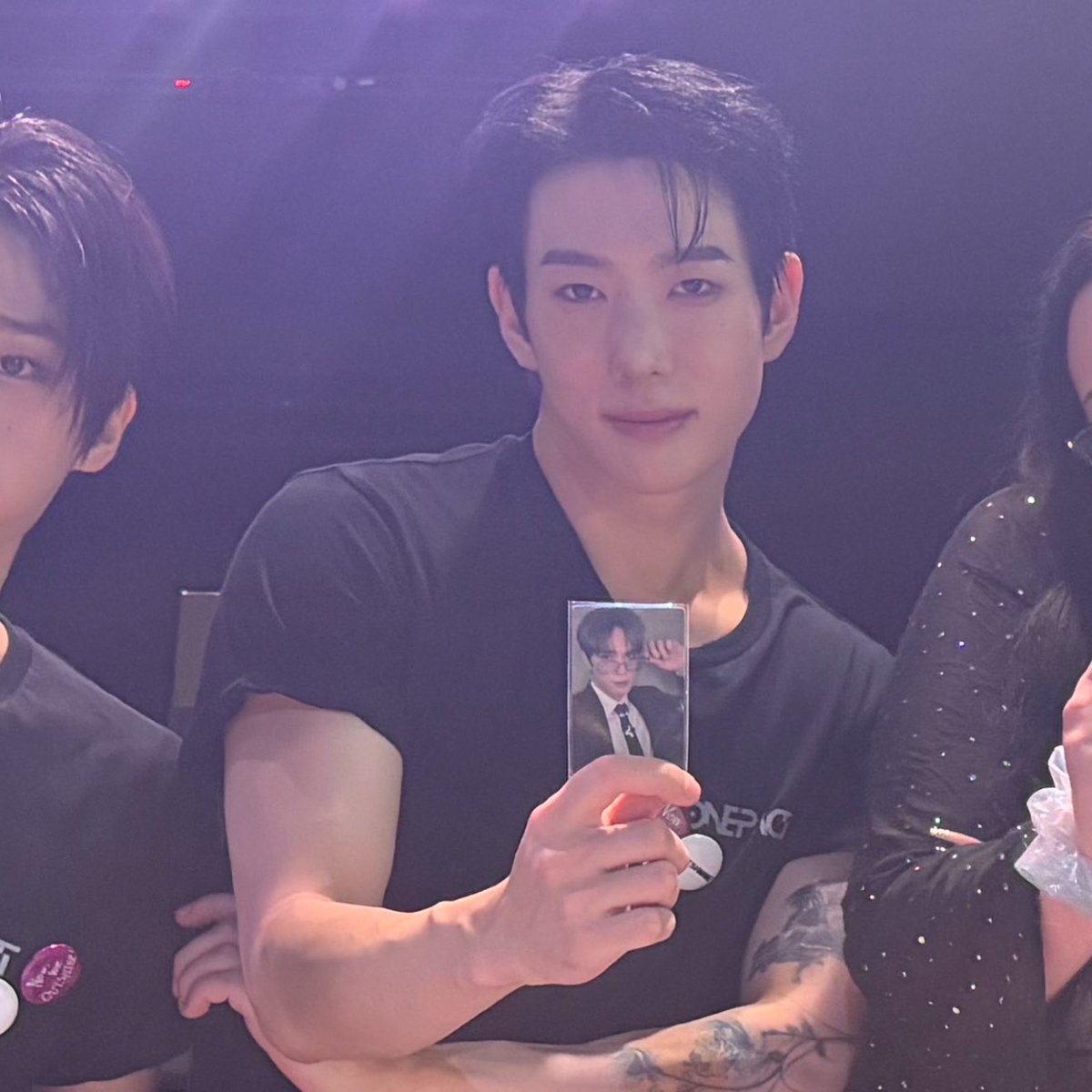 jaywooxy's tweet photo. me bringing Jay pcs for my group photo and everyone suddenly pretending they don’t know who Jay is “who is this dude?” And me going “just some guy i found on the street” 🤡🤡 https://t.co/A6UDxO2rbd