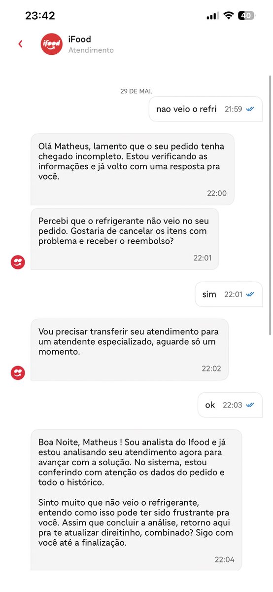 fmattvr's tweet photo. eu queria que voces virassem gente e dessem um suporte melhor pros clientes de vocês 4 pedidos diferentes tudo com problemas e voces deixam so um robô atendendo a gente @iFood https://t.co/xyvA65eLBd