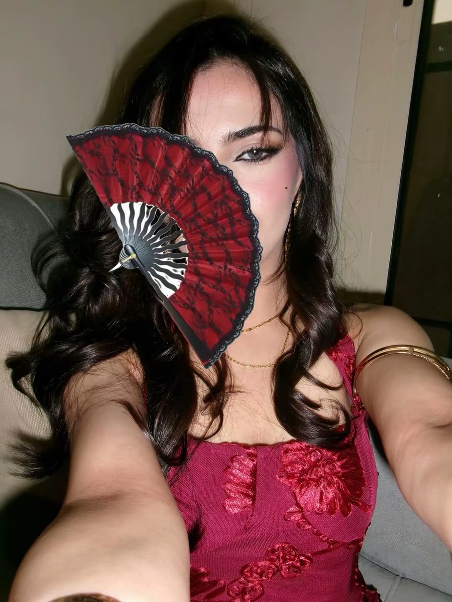 velvxred's tweet photo. #Redcore https://t.co/AYrhnczCSC