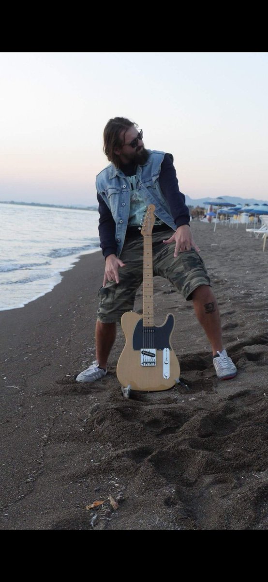 iharmandali's tweet photo. Beni tanıyanlar bilir,Fender Telecaster Baja Custom Shop gitarımın bende yeri ayrıdır.

Eğer Özgür Özel ve ekibi seçim otobüsü için bir dayanışma kampanyası başlatırsa,gitarımı satıp gelirini bağışlayacağımı beyan ederim @eczozgurozel @alimahir @MTanal @veliagbaba @UmitDikbayir https://t.co/Sx1btcdgr4