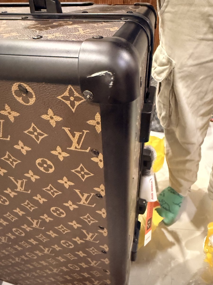mizba_ms's tweet photo. @airindia @AdaniOnline @CSMIA_Official @mumbai_issue @AdaniFoundation Pathetic experience on flight AI2338, not sure how they handle the luggage, two of my suitcases are damaged and beyond repair. Both were bubble wrapped with a sticker handle with care. https://t.co/eP1G4WizcS