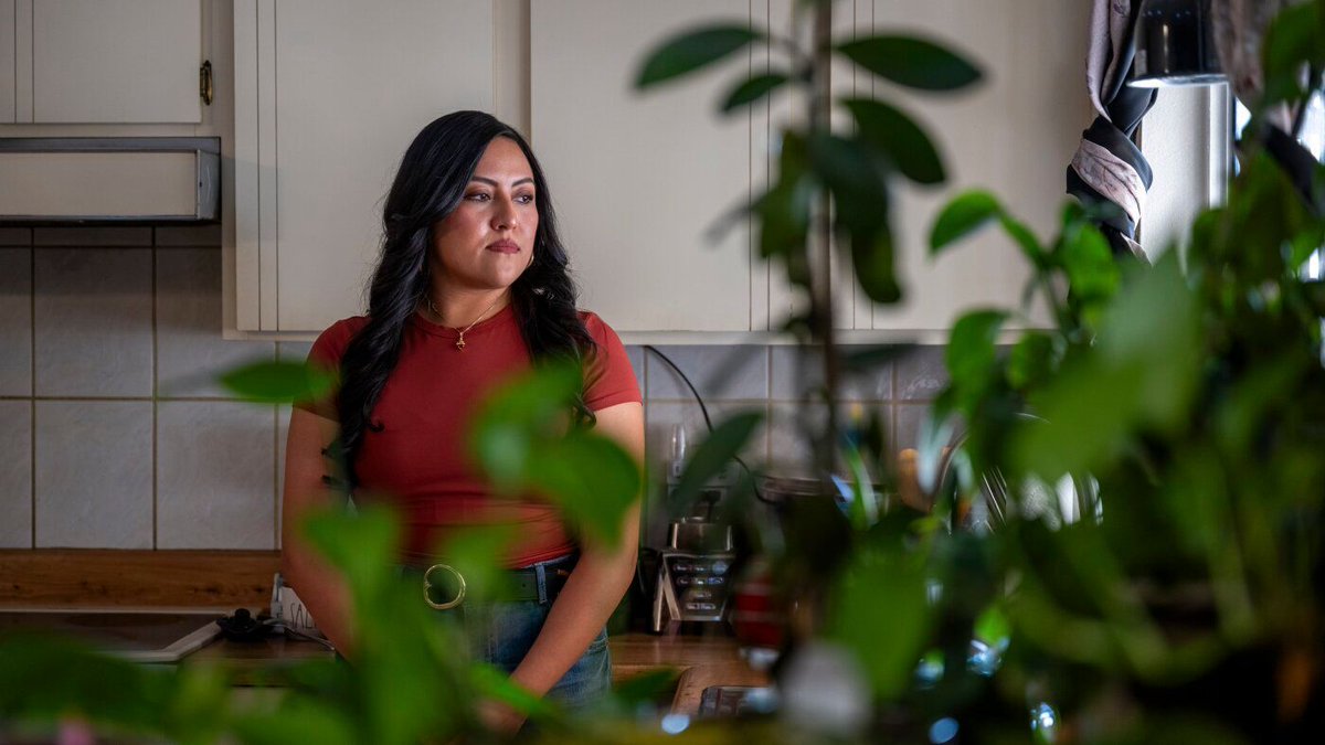 SEIU_Saenz's tweet photo. "We're not kids anymore. We are adults. We are professionals. We are parents." -Blanca Sierra-Reyes, DACA recipient 

Rather than strip people of their status, Congress must create a path to citizenship that keeps families together. https://t.co/oLuZAQxqY1 https://t.co/yZIdBIuoiV