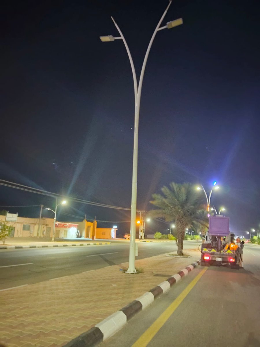 Sheri_mun's tweet photo. 📷​💡 | ليلٌ آمن وطرقات مضاءة..

نواصل في #بلدية_شري أعمال الصيانة الدورية لإنارة الطرق، لضمان كفاءة الشبكة ورفع مستوى السلامة المرورية في شوارعنا.

 مستمرون لخدمتكم و ضمان سلامتكم   .
#بلدية_شري https://t.co/CH4g8oOxyk
