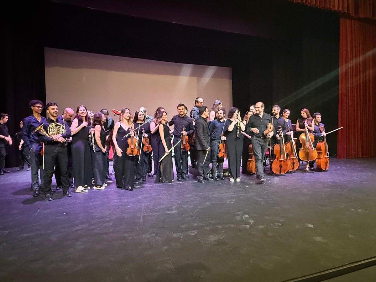 PSOEArganda's tweet photo. 🎬🎶 Hoy hemos disfrutado del concierto de bandas sonoras de la Orquesta Ritornello, una actuación que hace viajar a través de algunas de las melodías más inolvidables del cine.

Gracias a todos los músicos por una tarde llena de talento, emoción y buena música. https://t.co/qsOjGoB2Gy