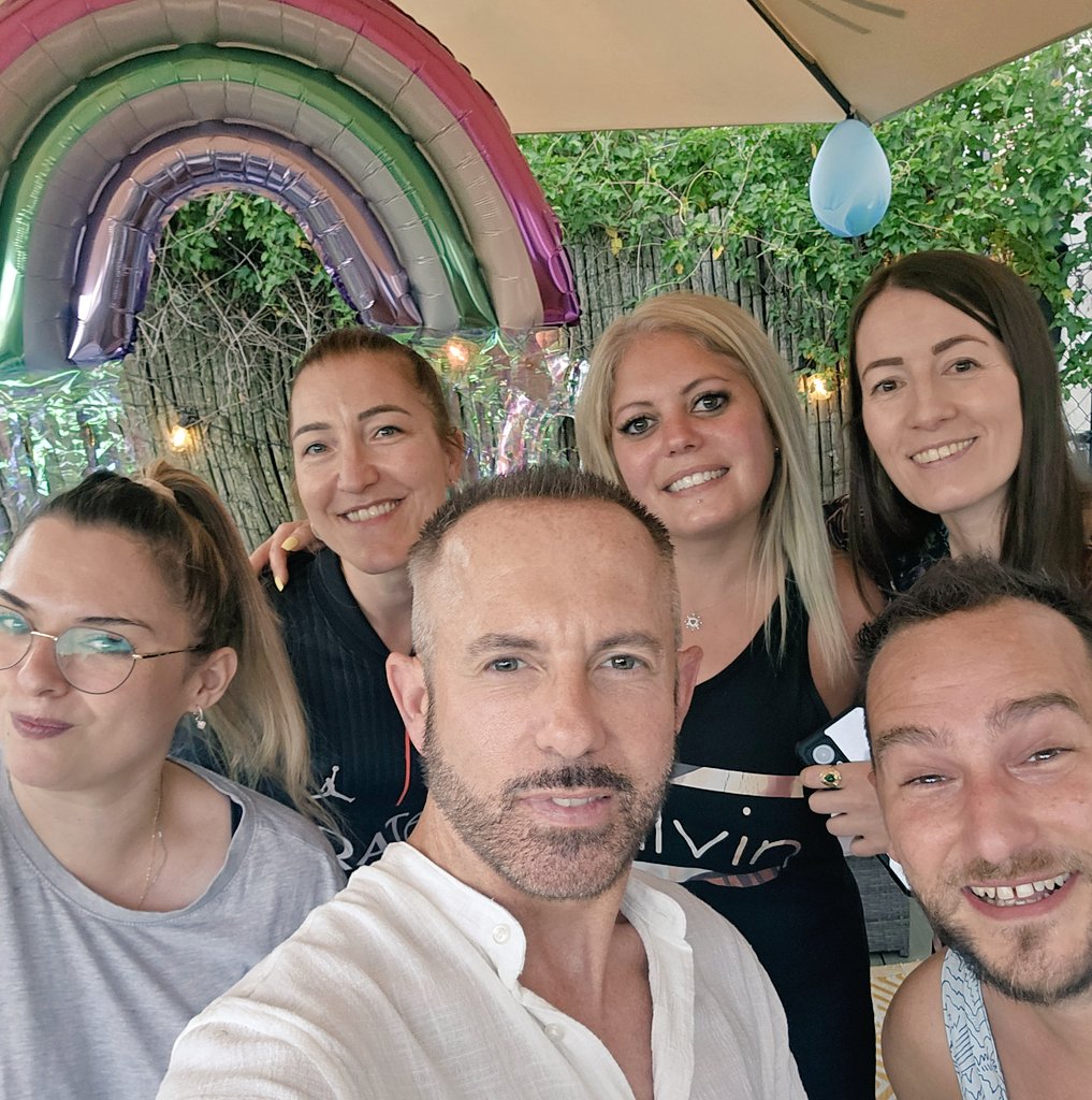 flowpay77's tweet photo. Best témoins ever 🕺🎉🤵
#weddinganniversary #10years https://t.co/s0avTFYMa4