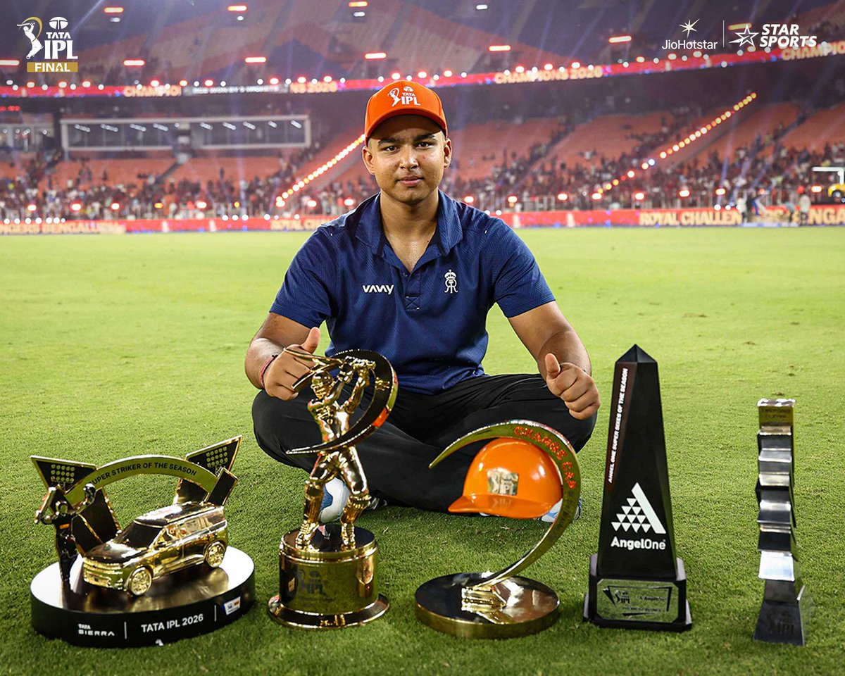 StarSportsIndia's tweet photo. 𝑱𝒂𝒃 𝒑𝒖𝒄𝒉𝒉𝒆 𝒚𝒂𝒉𝒂𝒏 𝒌𝒂𝒖𝒏 𝒉𝒂𝒊 𝒃𝒆𝒔𝒕?
𝑰𝒕'𝒔 𝒎𝒆 𝑰 𝒈𝒖𝒆𝒔𝒔! 😎

#TATAIPL #Final #RCBvGT #RCB #VaibhavSooryavanshi https://t.co/A2CpU2D051