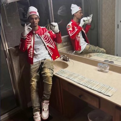 richgloo's tweet photo. #NewProfilePic https://t.co/oPELOqRPSL