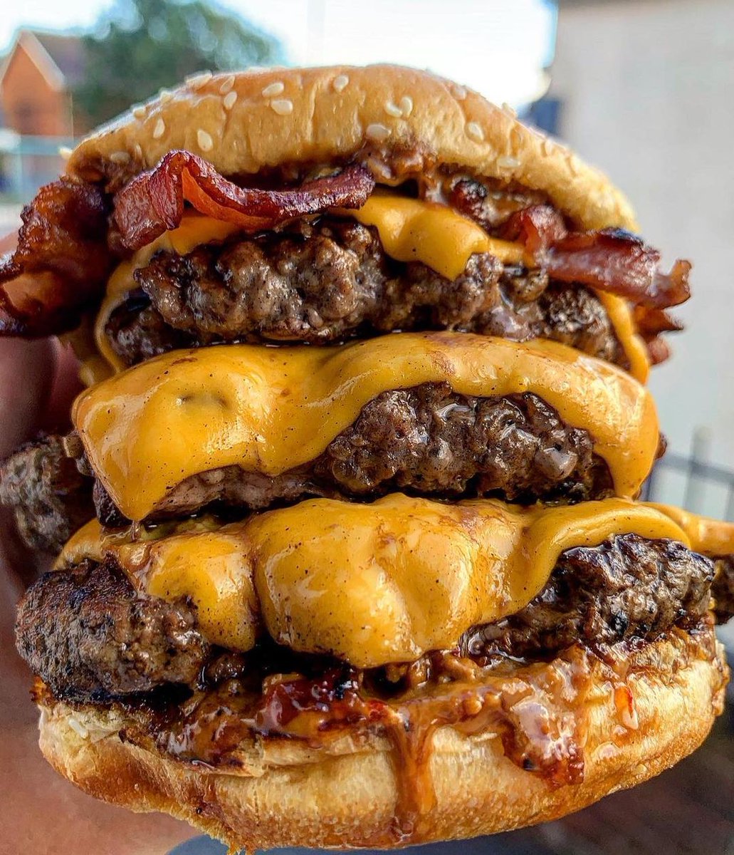 WHATSFORDlNNER's tweet photo. Triple Bacon Cheeseburger https://t.co/TQ9wVRZq5f