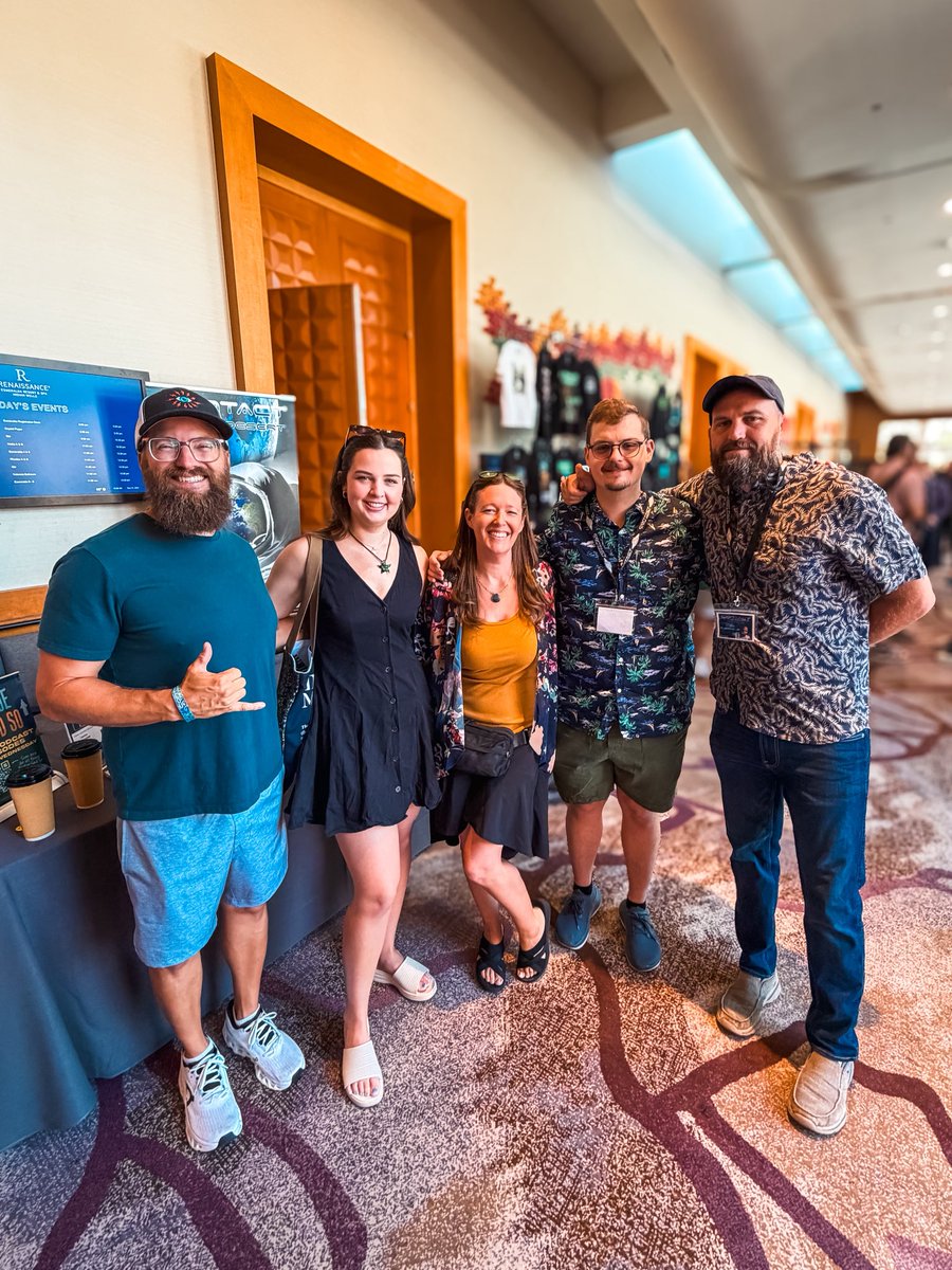 digijordan's tweet photo. Always a pleasure to spend time with the Bledsoes ♥️🤙 @ufoofgod @RyanDBledsoe @CITDConference https://t.co/EX5tRENxzT