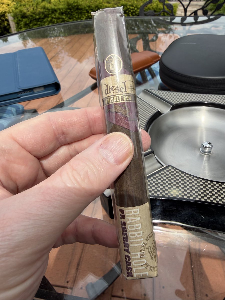 PucksSticks's tweet photo. Weather finally turned. Got a sunny dry day. Diesel Whiskey Row Sherry Cask with some Buffalo Trace. https://t.co/i20JsRZkDU