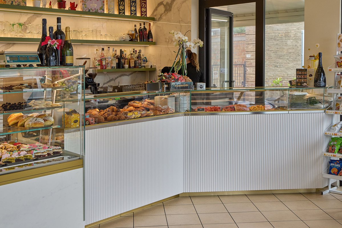fm_display's tweet photo. When merchandising and architecture work together, great spaces happen.

This bakery project pairs Frigomeccanica Ghost display cases with the Rigo bar system to create a seamless customer experience.

📧 info@fmdisplayconcepts.com

#Frigomeccanica #BakeryDesign https://t.co/IXseWjsQBI