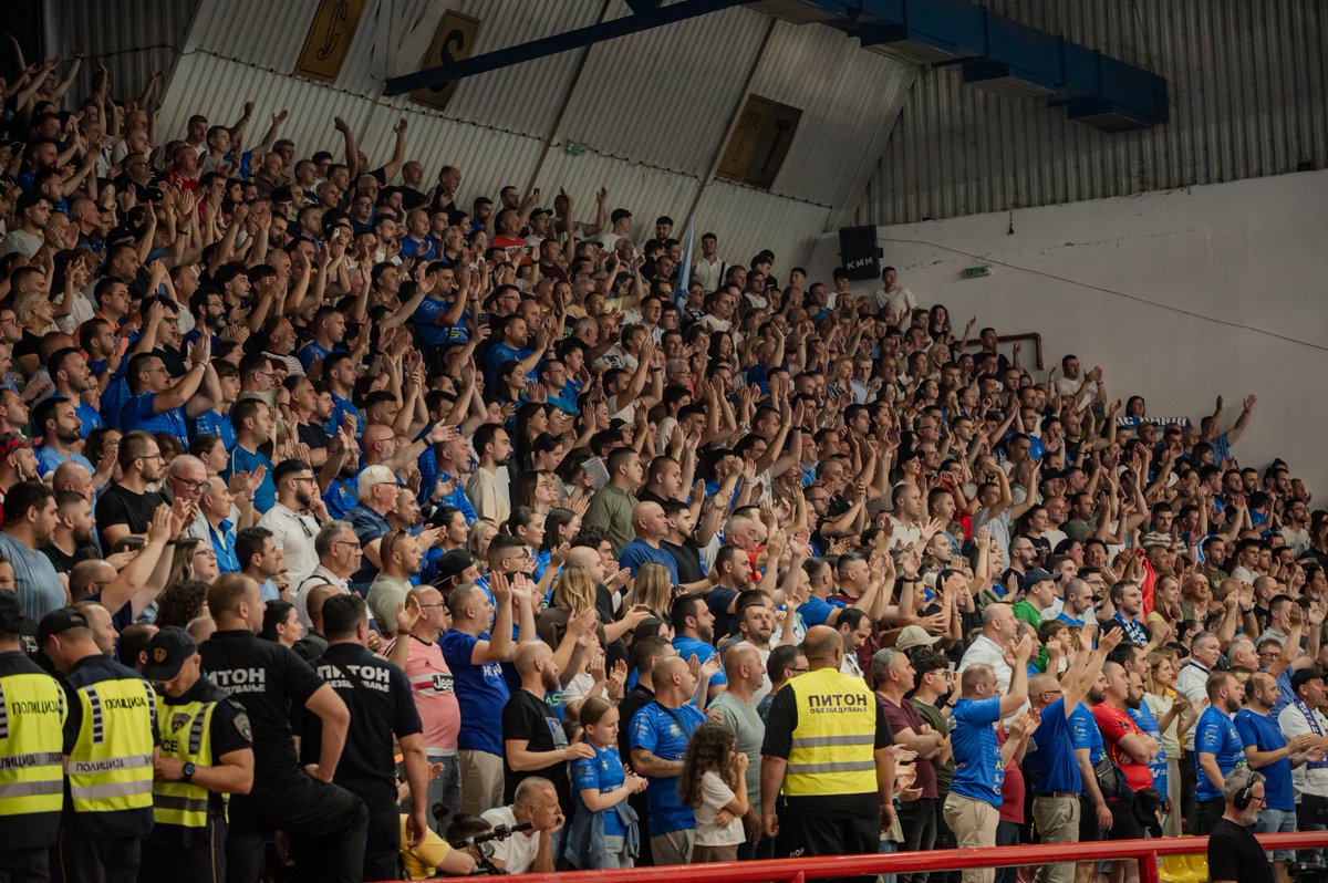 EHF_Activities's tweet photo. Incredible energy from the fans! 🙌👏

The 'Sportska Sala Biljanini Izvori' arena was sold out for the #ehfec final! 🏟️

#ehf #ecm #handball https://t.co/6IKrtM58i6