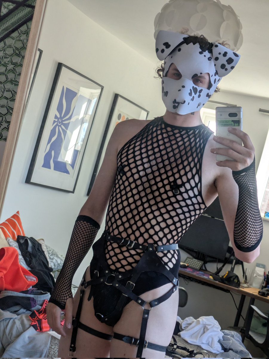 BadBehavingLamb's tweet photo. New outfit, not sure if I should have some fishnets leggings as well? https://t.co/mj5yZdvFA5