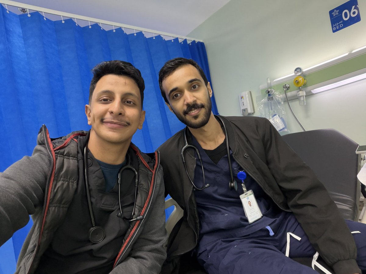 Baghanima11's tweet photo. ومن التجارب الجميلة هذا الموسم كانت مشاركتي كـ Medical Volunteer في مستشفى منى الطوارئ، ضمن برنامج الحج المنهجي بجامعة ام القرى.

بدايةً، كل الشكر للقائمين على البرنامج @Hajjuqumed 

من السكن والمواصلات والاعاشة، الى التنظيم والمتابعة، كانت تجربة مريحة خلتنا نركز على الاستفادة والتعلم بدون ما نشيل هم التفاصيل

اما داخل المستشفى، فكانت تجربة ممتعة جدًا. الدكاتره كانوا مرحبين بالطلاب، وحريصين على التعليم وشرح الحالات، وهذا الشيء فتح لنا فرص كبيرة للاستفادة والتعلم

وشكر كبير لـ:
د. معن جمجوم @maan_jamjoom 
د. نسرين مغربي @NisreenMaghraby 
د. انس القرشي
د. رهف المهنا
وافضل ممرض في الكوكب سعد الدرعان @Sa3adMajed 🫡

ولجميع الدكاتره والتمريض وسائر افراد الفريق الطبي اللي كانوا معانا، وما قصروا معنا طوال فترة البرنامج