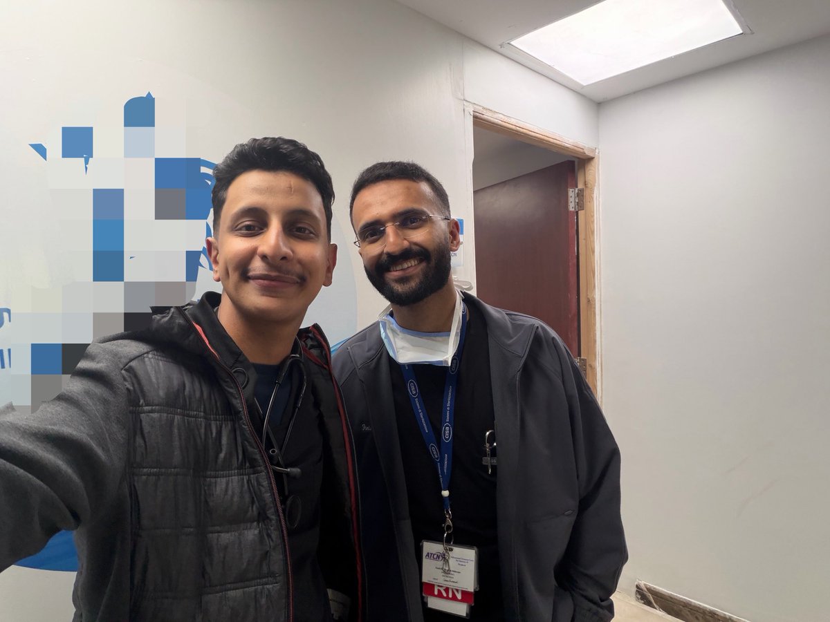 Baghanima11's tweet photo. ومن التجارب الجميلة هذا الموسم كانت مشاركتي كـ Medical Volunteer في مستشفى منى الطوارئ، ضمن برنامج الحج المنهجي بجامعة ام القرى.

بدايةً، كل الشكر للقائمين على البرنامج @Hajjuqumed 

من السكن والمواصلات والاعاشة، الى التنظيم والمتابعة، كانت تجربة مريحة خلتنا نركز على الاستفادة والتعلم بدون ما نشيل هم التفاصيل

اما داخل المستشفى، فكانت تجربة ممتعة جدًا. الدكاتره كانوا مرحبين بالطلاب، وحريصين على التعليم وشرح الحالات، وهذا الشيء فتح لنا فرص كبيرة للاستفادة والتعلم

وشكر كبير لـ:
د. معن جمجوم @maan_jamjoom 
د. نسرين مغربي @NisreenMaghraby 
د. انس القرشي
د. رهف المهنا
وافضل ممرض في الكوكب سعد الدرعان @Sa3adMajed 🫡

ولجميع الدكاتره والتمريض وسائر افراد الفريق الطبي اللي كانوا معانا، وما قصروا معنا طوال فترة البرنامج
