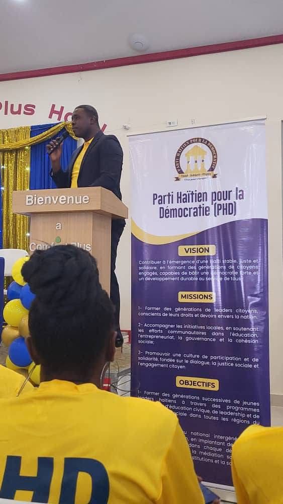 rtvgalaxie's tweet photo. Le Parti Haïtien pour la Démocratie (PHD) s’oppose à toute nouvelle transition politique après le 7 juin 2026 et appelle au rétablissement de l’ordre démocratique en Haïti. Dans un communiqué publié le 27 mai 2026, le parti estime que les transitions successives ont aggravé l’instabilité politique, l’insécurité et la crise institutionnelle du pays. Le PHD demande aux autorités de renforcer les opérations contre les gangs armés afin de reprendre le contrôle du territoire national et de créer les conditions nécessaires à la tenue d’élections crédibles. Il réclame également la révision du décret électoral, la création d’un organe de contrôle de la transition ainsi que la libération des routes nationales. Enfin, le parti réaffirme son engagement en faveur de la démocratie et exhorte les dirigeants à organiser des élections transparentes pour restaurer la légitimité des institutions haïtiennes.