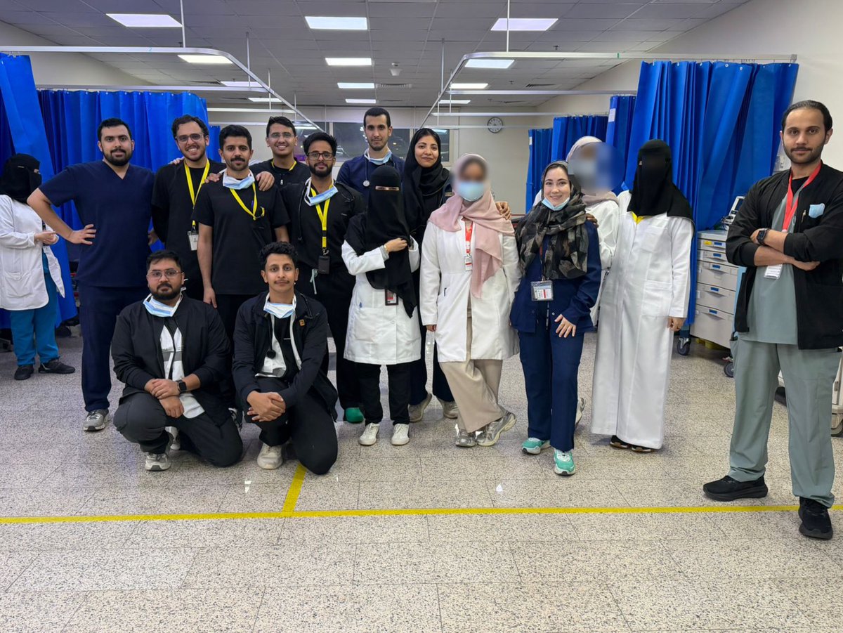 Baghanima11's tweet photo. ومن المحطات اللي حاب اتكلم عنها تحت البرنامج المنهجي لجامعة ام القرى، كانت لي فرصة التطوع في مستشفى شرق عرفات

رغم ان الشفت كان ١٢ ساعة فقط في يوم عرفة، الا انه كان من اكثر الشفتات اللي استمتعت فيها خلال الموسم

في يوم عرفة تحديدًا، كان للـ١٢ ساعة هذي شعور مختلف.. عظمة اليوم، وسير العمل داخل المستشفى، ومشاهدة الجهود المبذولة من جميع افراد الفريق الطبي لخدمة الحجاج، كلها اشياء خلت التجربة ماتتنسى بالنسبة لي

وشكر كبير لـ:
د. فوزية السالمي  
د. هتون بخاري @Hotoun_  🫡
د. الحجاج  
د. ناصر

ولجميع افراد الفريق الطبي في مستشفى شرق عرفات، اللي كان لي شرف العمل معهم خلال هذا الشفت🙏