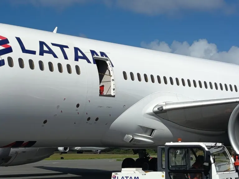 aviationbrk's tweet photo. NEW: LATAM Boeing 787-8 Dreamliner grounded at one of the most remote airports in the world after the L2 door was torn off by an airstairs truck.

The incident occurred on Friday at Mataveri International Airport on Easter Island in Chile, located approximately 3,759 kilometres slightly northwest of Santiago.

Photos: Alvaro Romero