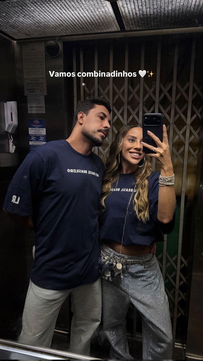 Dezzacoments's tweet photo. Meus pais combinadinhos e de Lireeeee pro jogo do Brasil 😍 https://t.co/XL9Cq6ozi1