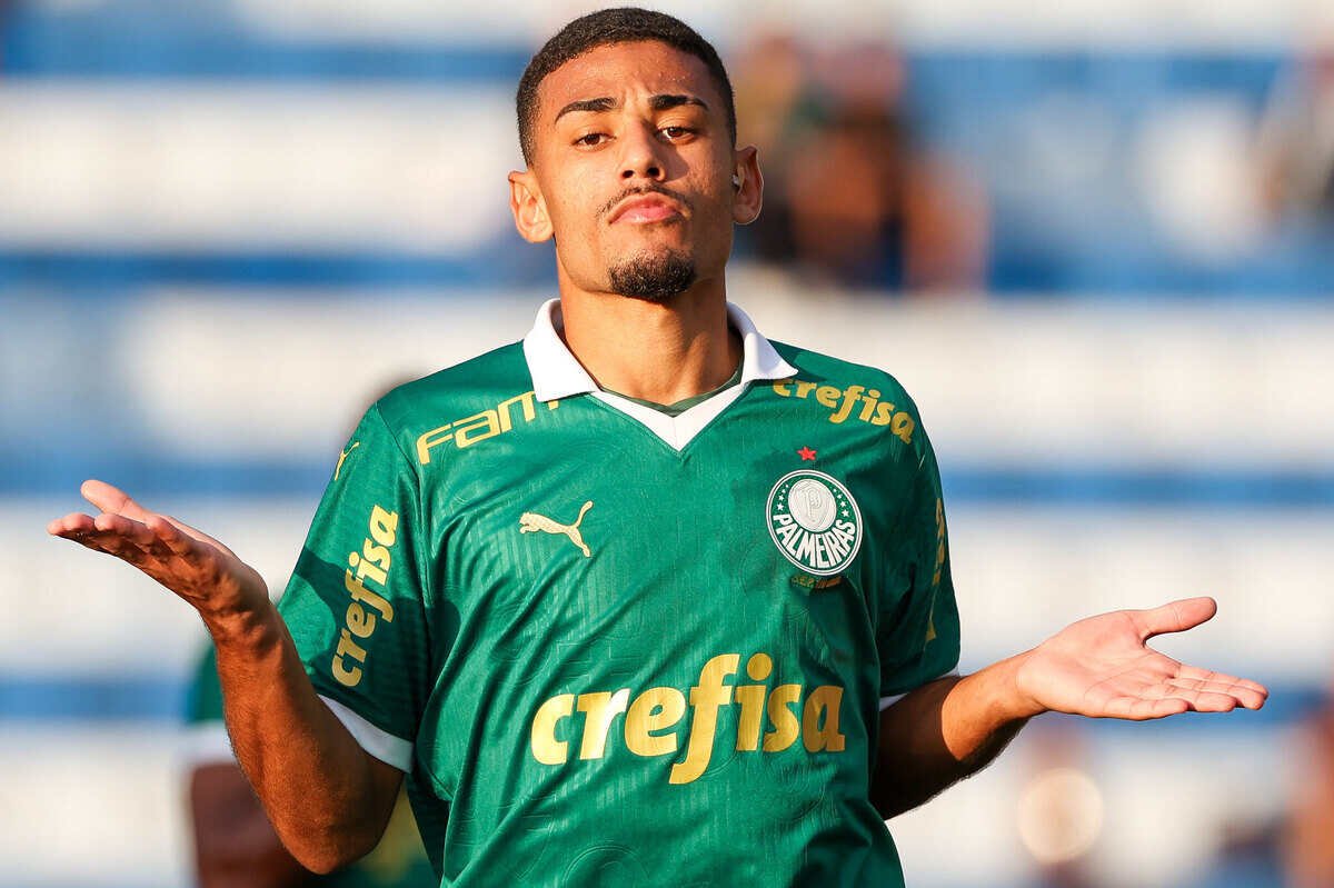 jmarucci_'s tweet photo. Já tinha dito sobre, mas agora tá comprovado. Nitidamente o problema do Riquelme era que o Sub-20 saturou pra ele.

Hoje em campo, em pouco tempo, gerou jogo, pediu bola e criou grandes chances. Tem talento, não pode ficar mofando no Sub-20, onde ele não quer jogar. https://t.co/qkAaF9lJfq