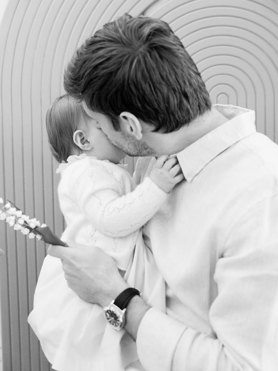 checocrispis's tweet photo. WEEEY MAX CON LILY😭😭 https://t.co/BMvcdh33H0