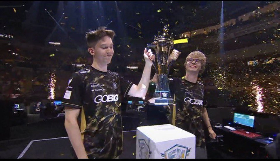 vicowinner's tweet photo. LFGGGGGGGGGGGGGG 

@MalibucaFN 🇷🇺 &amp; @Vicotryona 🇦🇹 👑

CHAMPIONS FNCS SUMMIT MAJOR 1 🏆 https://t.co/fvKqX8uvqk