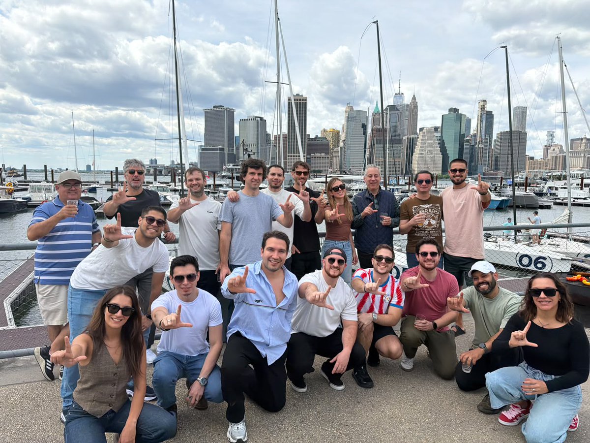 arielmathov's tweet photo. Día 315 de #buildinpublic asadito de domingo en Brooklyn.

Se viene gran semana en NY, a pitchear con toda 021. Trabajamos mucho, entendimos mucho, aprendimos mucho. Es hora de mostrarlo. 

Let's go! https://t.co/hAU6ywAB1E