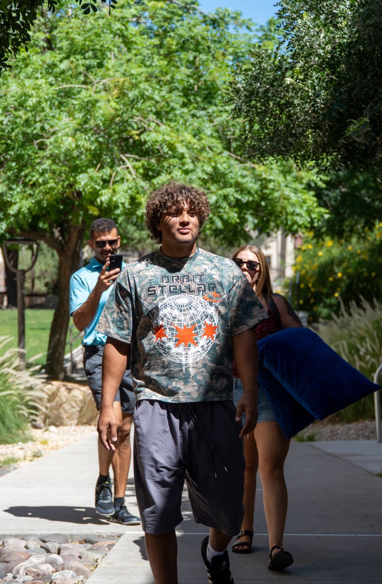 UTEPFB's tweet photo. Welcome home, Miners! 🏠

#PicksUp | #WinTheWest https://t.co/FFoFPuW0QX