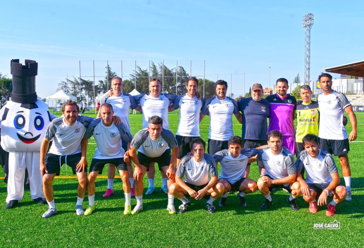 FBDTorrelodones's tweet photo. Hoy ha tenido lugar en el campo Julián Ariza el Torneo UAPO de Veteranos, una jornada muy especial en la que hemos disfrutado de una gran mañana de fútbol, compañerismo y reencuentros sobre el césped, donde todavía hemos podido ver detalles de mucha calidad. https://t.co/8dv9G103wH