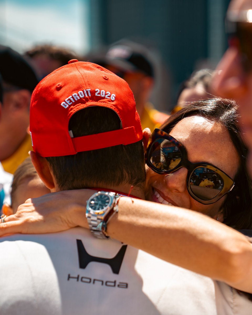 AlexPalou's tweet photo. WINNERS IN DETROIT!!! 🏆

What an awesome team I have around me. The absolute best! Thank you to all the fans for the amazing support! 👊

@HondaRacing_US https://t.co/X9VhUtXm0R