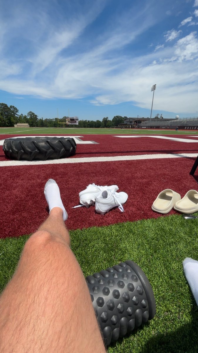 aaroniversen's tweet photo. No shortcuts, no guarantees, you get back what you put in.

Senior year loading…⏱️

@Coach_BowserFB @TRILLDB @CoachLeppke @Coach_JJohnson @CoachKirkBryant @CoachKellyHU https://t.co/869vITXiAl