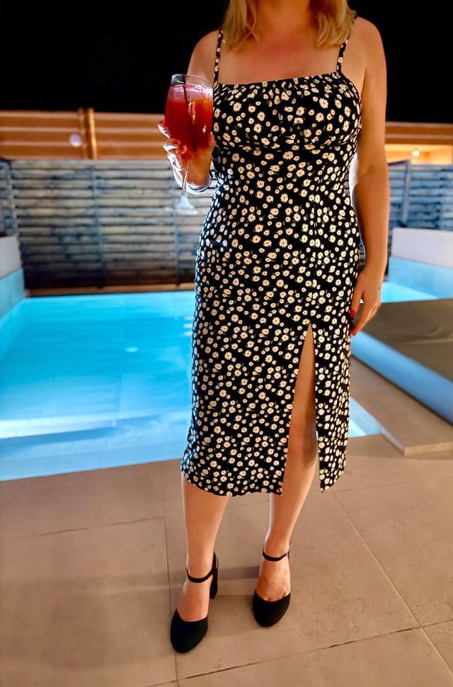 secret_melons1's tweet photo. On hot summer evenings I often don’t bother with underwear… It makes me feel a bit naughty.

I like feeling a bit naughty 😂 😈 https://t.co/onO1kSJdPd