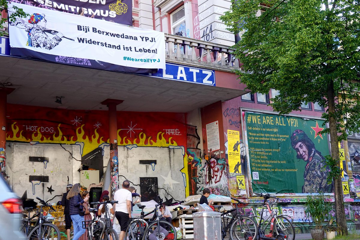 AnjaFlach's tweet photo. Hamburg Rote Flora: #WeAreAllYPJ https://t.co/fTSDEQMxDl