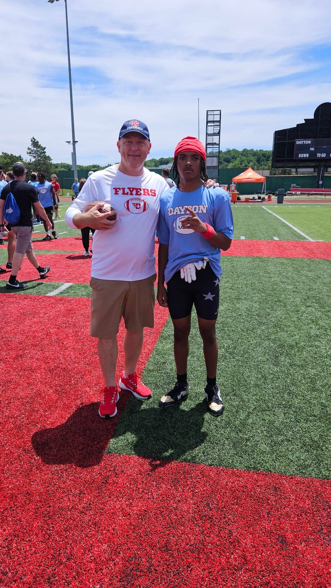 EX_Emeryy's tweet photo. Great day competing at the University of Dayton camp. Grateful for the opportunity to work with the coaching staff and showcase my skills. Looking forward to building relationships and continuing to improve. @DaytonFootball @coachyakes7 @TDAndrews4 @CoachJMStevens @THE_OhioPlayers