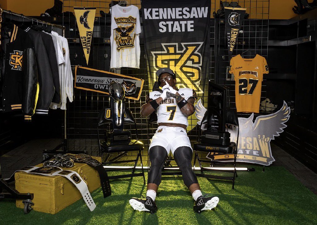 Chosen1Michai's tweet photo. IM HOME!!!🦉🦉🦉🦉 #COMMITED #OWLNATION @CoachParuta @CoachMack_KSU @kennesawstfb @CoachReid99 @CoachHadley5 @McEachernFtball @TomLoy247 @benjaminwolk @ChadSimmons_ @RecruitGeorgia @TheUCReport @PrepRedzoneGA @RivalsHS @On3Recruiting @247recruiting https://t.co/NTgTqTIEWb
