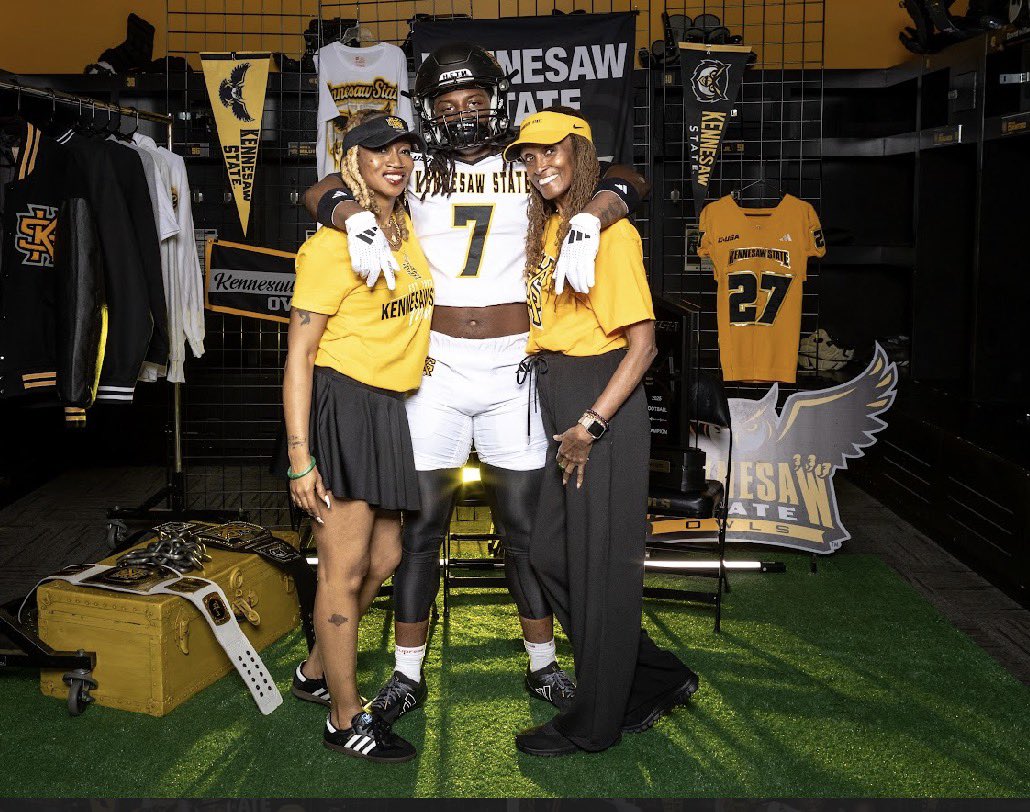 Chosen1Michai's tweet photo. IM HOME!!!🦉🦉🦉🦉 #COMMITED #OWLNATION @CoachParuta @CoachMack_KSU @kennesawstfb @CoachReid99 @CoachHadley5 @McEachernFtball @TomLoy247 @benjaminwolk @ChadSimmons_ @RecruitGeorgia @TheUCReport @PrepRedzoneGA @RivalsHS @On3Recruiting @247recruiting https://t.co/NTgTqTIEWb