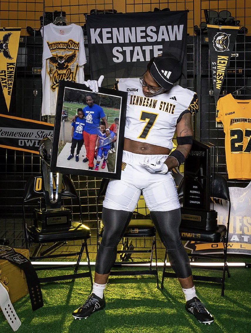 Chosen1Michai's tweet photo. IM HOME!!!🦉🦉🦉🦉 #COMMITED #OWLNATION @CoachParuta @CoachMack_KSU @kennesawstfb @CoachReid99 @CoachHadley5 @McEachernFtball @TomLoy247 @benjaminwolk @ChadSimmons_ @RecruitGeorgia @TheUCReport @PrepRedzoneGA @RivalsHS @On3Recruiting @247recruiting https://t.co/NTgTqTIEWb