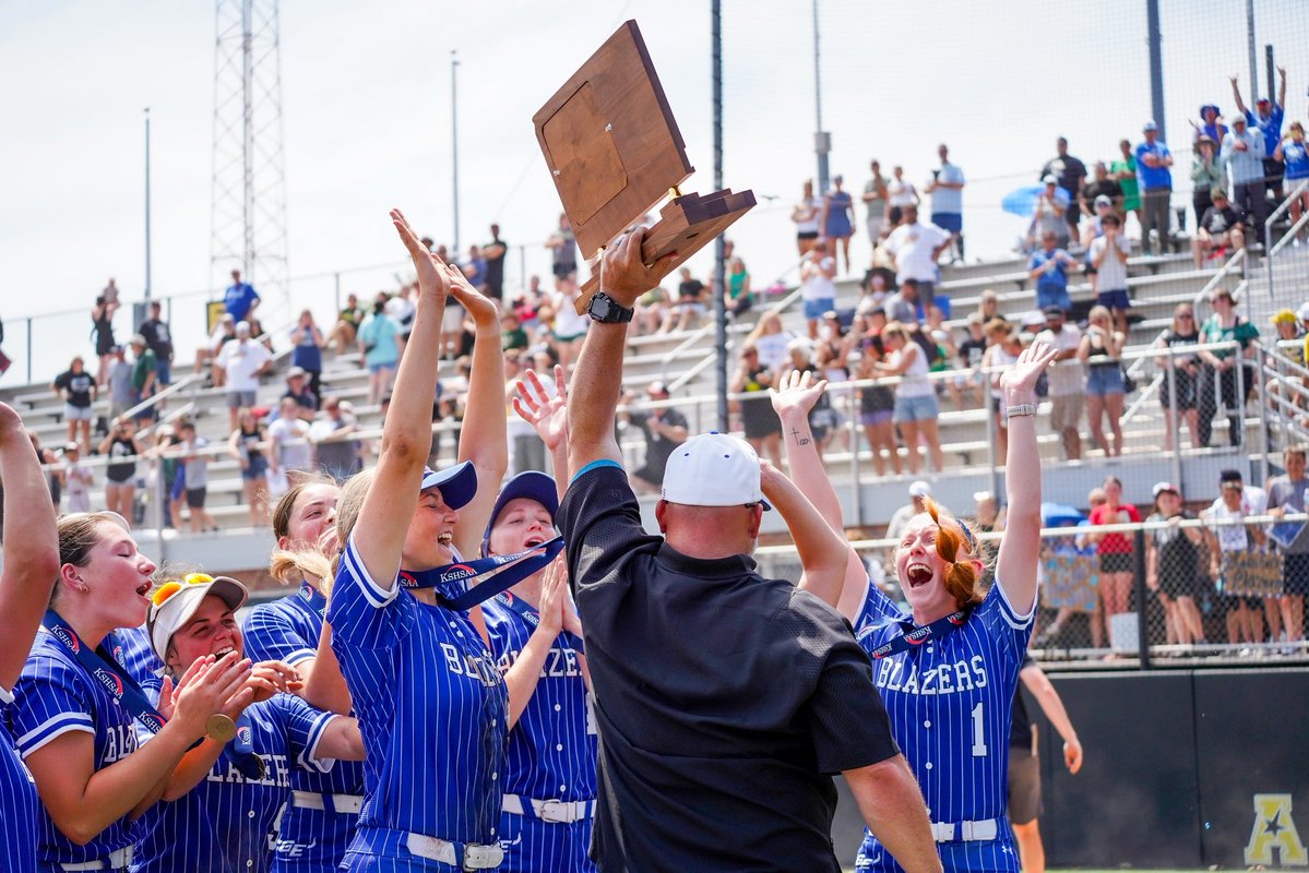 Morgan__Beasley's tweet photo. STATE CHAMPIONS!! I’m so beyond proud of this team and season, and I wouldn’t want to do it with anyone else!! #year3 #finished
@GardnerSoftball https://t.co/wtbtUeme3q