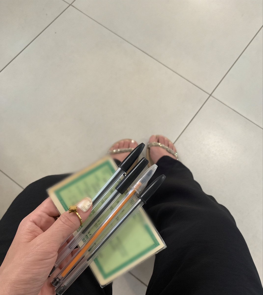 yaasroc's tweet photo. + 1 domingo saindo de casa com minhas canetas e um sonho 🤞🏻😂 espero que esteja perto de ser o último 🙌🏻 https://t.co/pOFQdZGym5