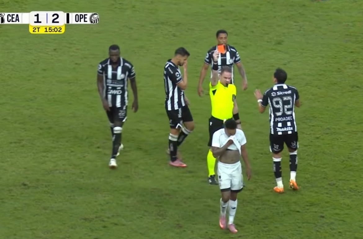 Dnaalvinegro_'s tweet photo. É impressionante a sebosidade desse jogador no Ceará 

Parece que todo jogo o Ceará tem um expulso, e hoje não seria diferente 

Mais uma IRRESPONSABILIDADE na conta dele e mais um fumo na conta do clube, VERGONHOSO https://t.co/eXCOni83U3
