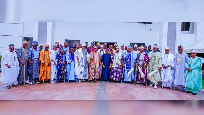 lagospulseng's tweet photo. Traditional rulers in Osun West Senatorial District have commended President Bola Tinubu for approving the reconstruction of the 90.9km Osogbo–Iwo–Ibadan road.

They also praised the Minister of Marine and Blue Economy, Adegboyega Oyetola, for his role in facilitating the project.