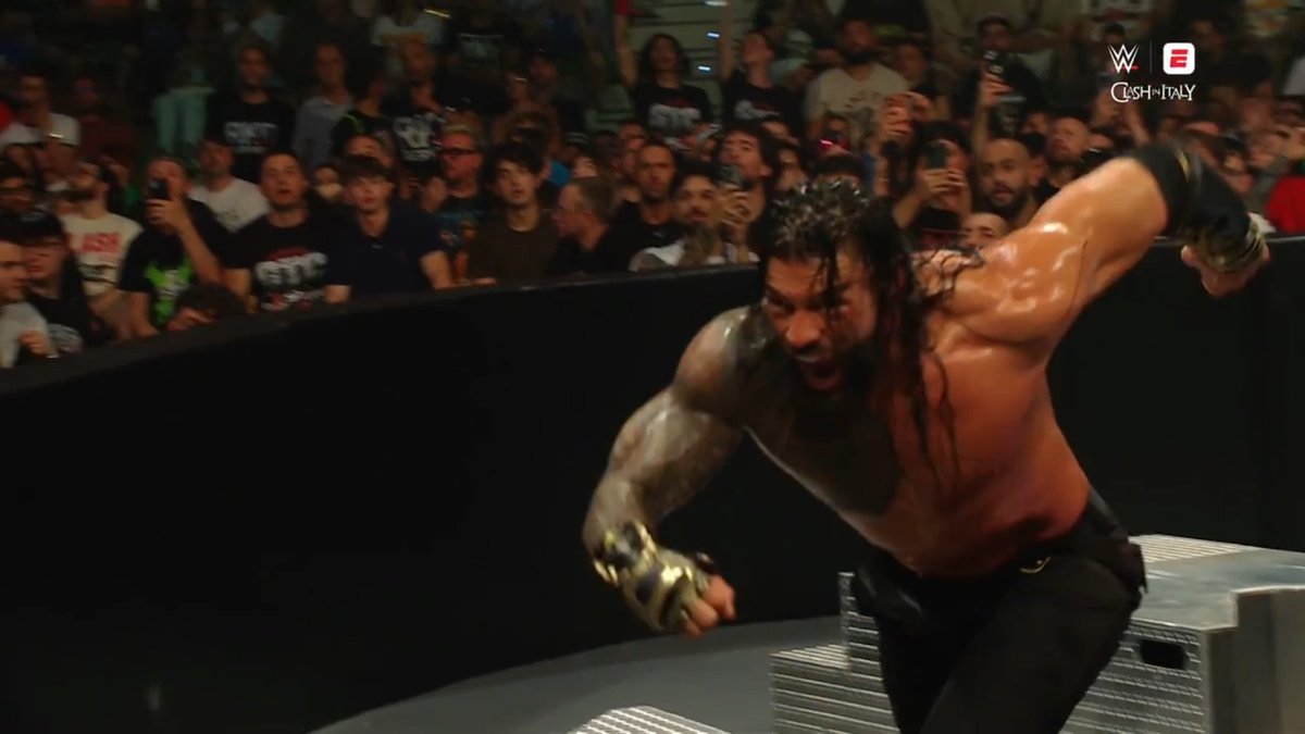 RomanRSource's tweet photo. #RomanReigns #RomanEmpire #TribalChief #HeadoftheTable #WWE #WWEClash https://t.co/Foc2yk38s2