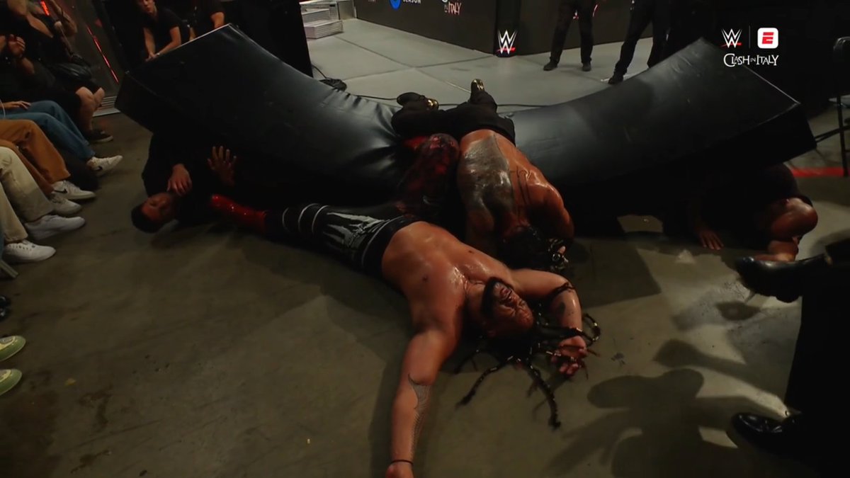 RomanRSource's tweet photo. #RomanReigns #RomanEmpire #TribalChief #HeadoftheTable #WWE #WWEClash https://t.co/Foc2yk38s2