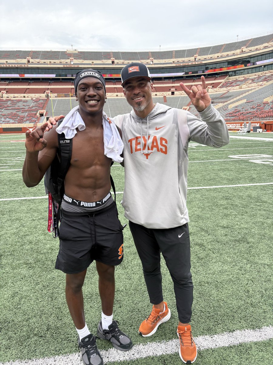Ryan_Wiley1's tweet photo. ALL GLORY TO GOD! After an amazing elite, invite only University of Texas camp and talking to @ciege81 and @CoachSark i’m blessed to receive and offer from @TexasFootball @RyanCaleBarnes @CoachBrooks22 @drobalwayzopen @KoachV @K_Lawrence4 https://t.co/eUmHkNfxRn