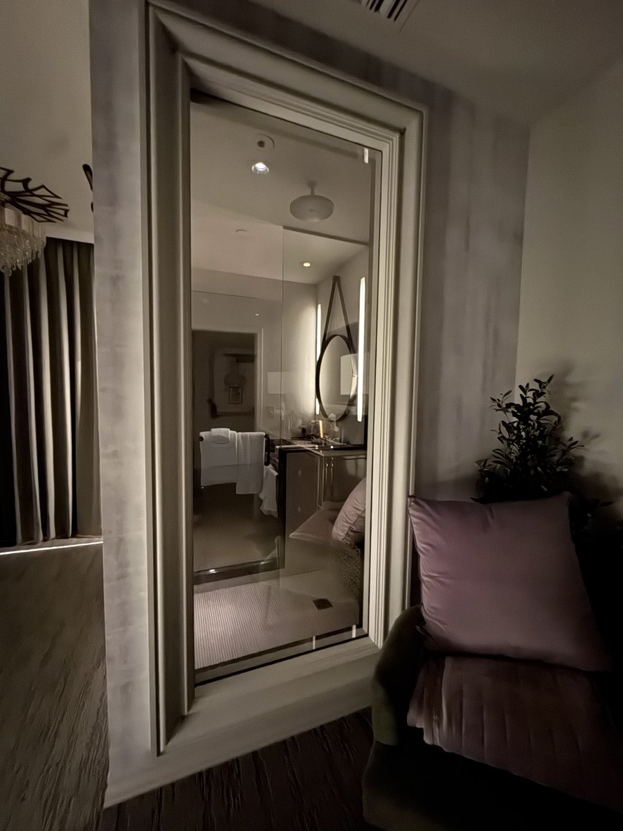 KerryBilicki's tweet photo. The bathrooms in the standard rooms at Vanderpump Hotel remain unchanged from the Cromwell transition. This includes the two way mirror in the shower. Turn off the lights in the room and the full length mirror offers a view into the shower. Do with that what you will.😉

@VitalVegas @LasVegasLocally