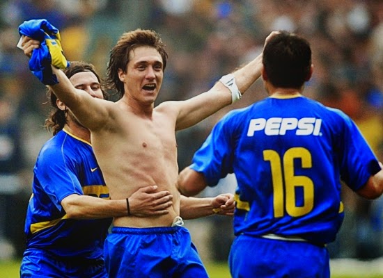 PlanetaBoca's tweet photo. 🗓️ Un día como hoy, pero de 2003: de estar 0-2 a empatarlo 2-2 con un Guillermo intratable. 

😉 El día que Ahumada se dio cuenta que la diferencia entre ellos y nosotros siempre va a estar en la gente.

https://t.co/5UIruAQW0D
