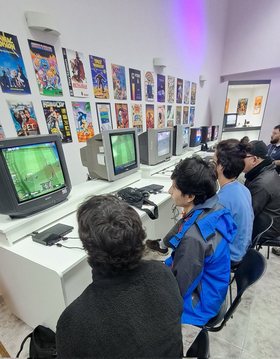 espaciotecbb's tweet photo. 🙌 Torneo de PES, lindo domingo en Espacio TEC! https://t.co/Ne3WE3ILgU