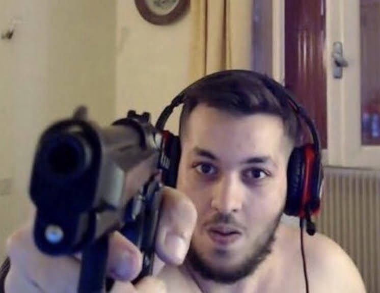 JLBakiSL's tweet photo. @3XA_LOL enlève ce maillot et met celui de joblife gros bg https://t.co/kHb9d8jm5o